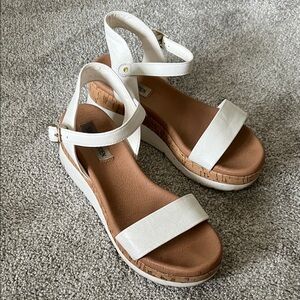 Steve Madden White and Tan Wedge Sandals